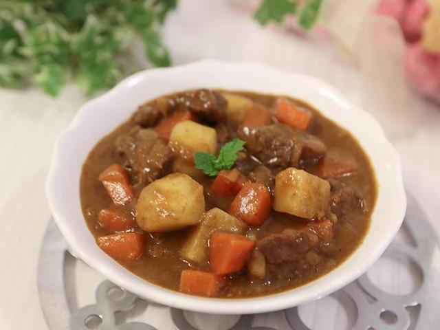 咖喱是什么东西，咖喱粉是用什么材料做成的（印度人为啥那么喜欢吃咖喱）