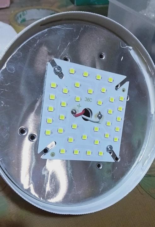 led灯珠一个多少伏（45瓦LED灯的内部构造）