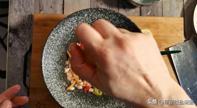 柠檬虾的做法，柠檬虾仁的家常做法大全（夏天就该吃它）