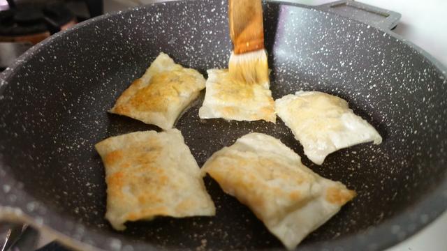 剩的馄钝皮可以做什么美食，剩的馄钝皮可以做什么美食呢（用剩下的馄饨皮别扔）