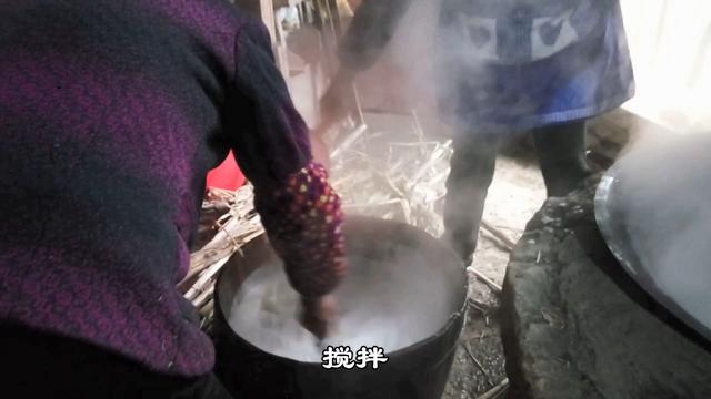 天然石磨豆腐的做法，传统古法用石磨打豆腐的全过程