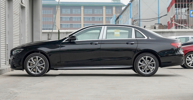 奔驰c和e的区别，奔驰c系和e系的区别（一招教你认出奔驰是什么级别）