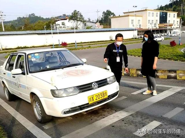 场地考试项目，场地考试几项（小型手动挡汽车科目二考试内容包括5项）