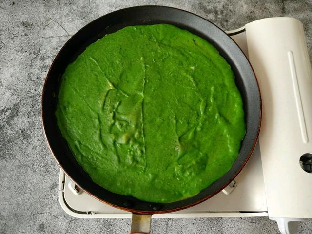 菠菜鸡蛋饼的简单做法，菠菜鸡蛋饼的简单做法窍门（菠菜和鸡蛋摊成饼）