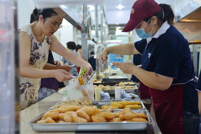 开早餐店赚钱吗，早餐店面一年能赚20万（前妻嫉妒得眼睛发红）