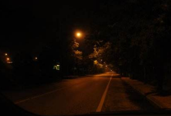 讲述330路公交车上发生的事，深夜三个诡异的上车人