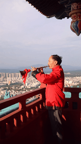 学吹唢呐最快的方法，怎样快速学会吹唢呐（在信丰传了四代人的唢呐）