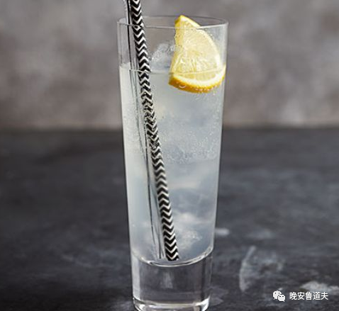 鸡尾酒的名字，好听的鸡尾酒的名字（在家就能调的九款超棒的经典鸡尾酒）