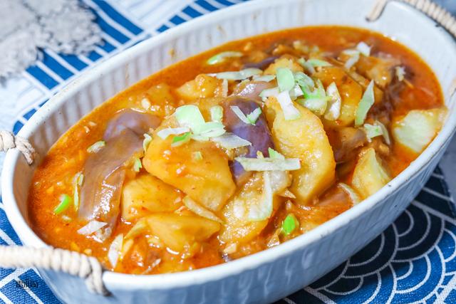 土豆炖茄子的做法，土豆炖茄子的家常做法（好吃又下饭的诀窍告诉你）