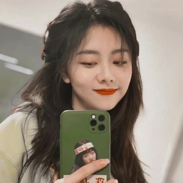 女微信图片简单气质，简单气质的女生微信头像     我记得我爱过（女头像：“我不等了）