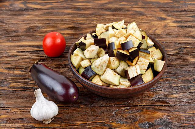 茄子怎么做水饺馅好吃，多加2样食材