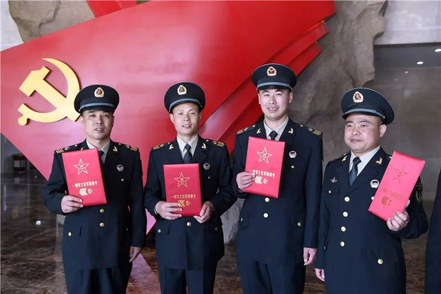 一级军士长相当于什么级别，一般一级军士长退休费多少（解放军一级军士长究竟是啥职务）