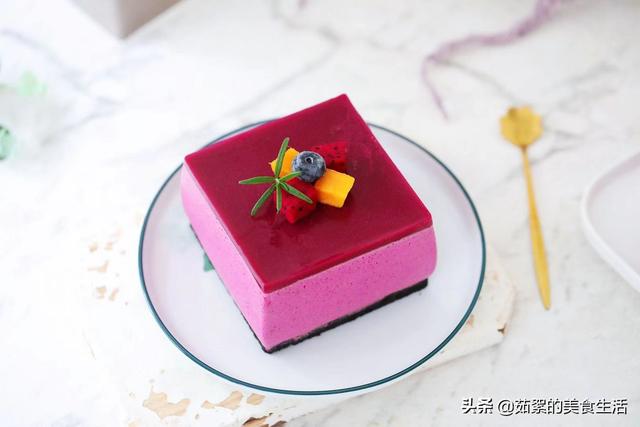 火龙果和酸奶能一起吃吗，火龙果百香果酸奶能一起吃吗（教你用火龙果和酸奶做甜品）