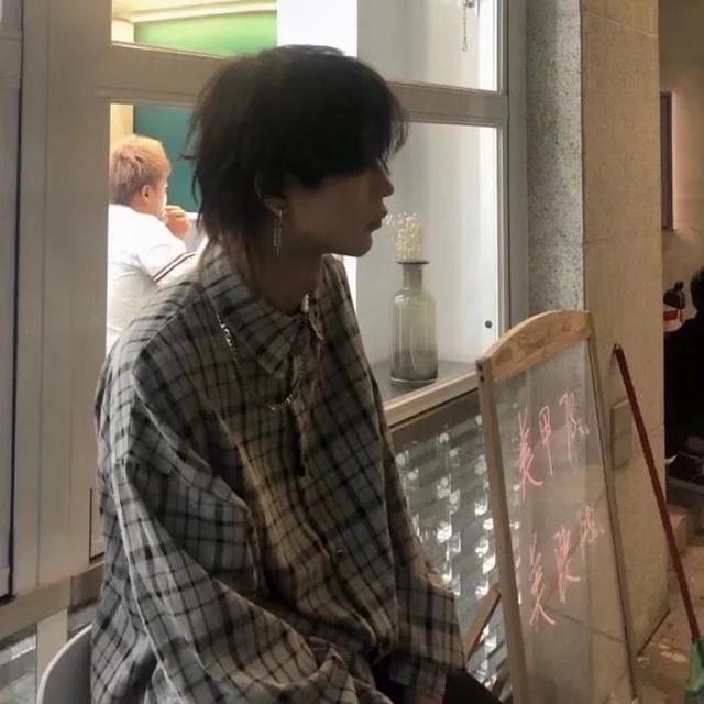 airpods电量怎么看，ins成熟帅气真人魅力男生头像 远渡人间惊鸿宴微信（分享：帅气超A·男生头像）