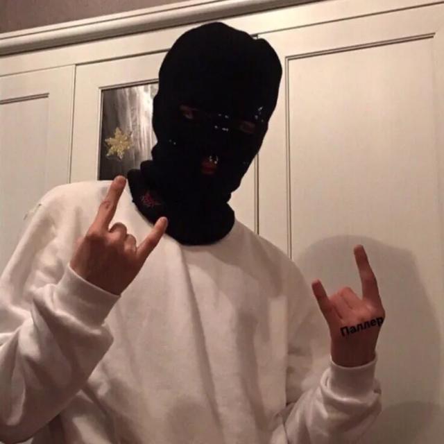 超级好看的白色头发男生头像微信，超级好看的白色头发男生头像（男生头像--眼前的黑不是黑）