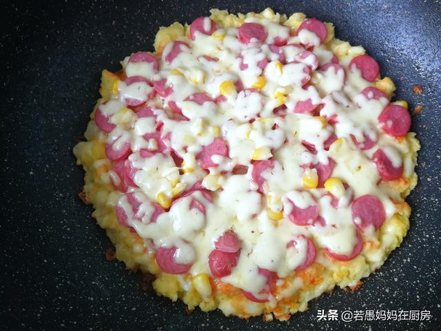 平底锅披萨的家常做法，平底锅做披萨的简单做法（孩子乐得合不拢嘴）