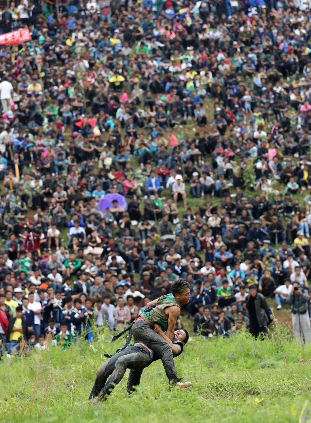 彝族风俗节庆，彝族的传统节日和风俗（薪火相传——彝族火把节）