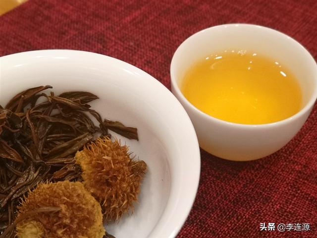 刺梨泡水喝的功效，刺梨泡水喝有什么作用（酷暑盛夏：你是喝一杯冰镇汽水）