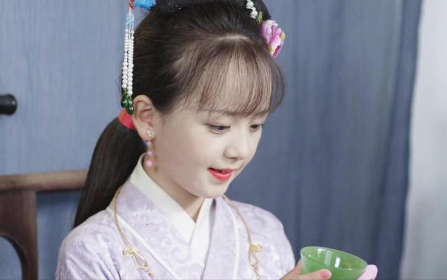 宝钗的扮演者是谁，宝钗的扮演者是谁啊（15岁脸颊发福神似李兰迪）