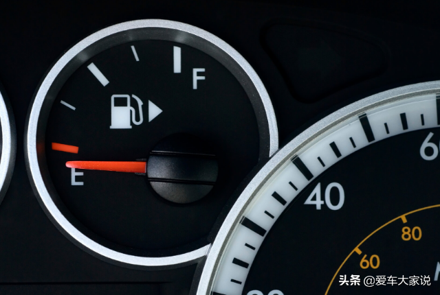 货车油箱油浮子原理，每次启动车辆都会发现油表油量比停车时更少