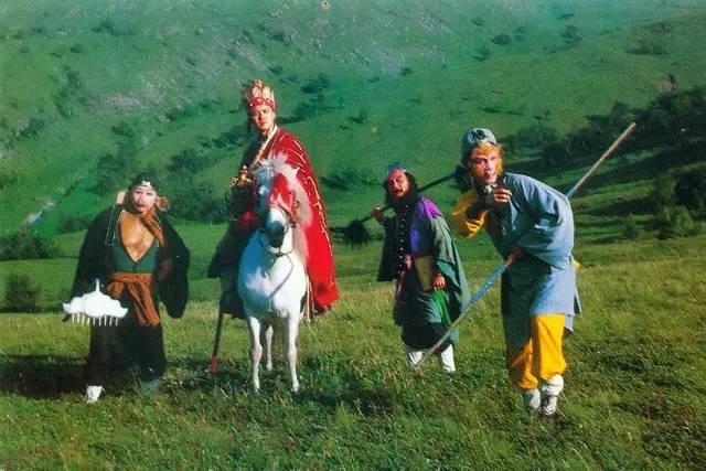 魔法城堡歌词TFBOYS好听的歌，歌曲魔法城堡tfboys（年度第一热搜）