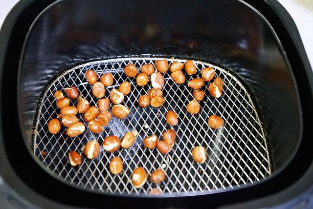 小乳瓜怎样拌好吃，小乳瓜的吃法（三色搭配口感清爽又好看）