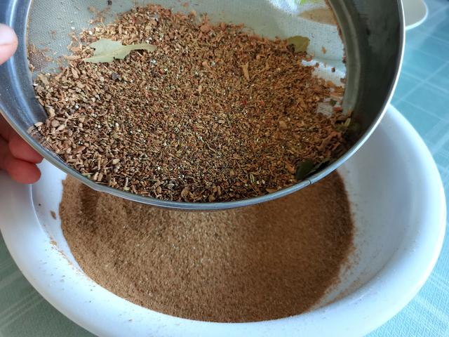 自制五香粉的配方，自制五香粉的做法大全（就是用这些材料磨出来的）