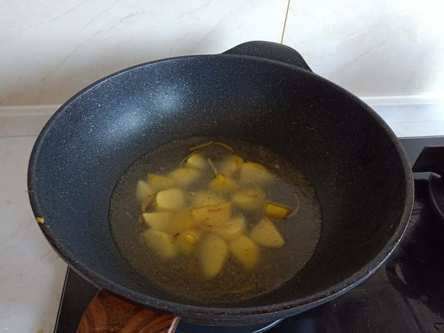 煮螃蟹要煮多久，电磁炉煮螃蟹要煮多久（加它们一起煮15分钟）