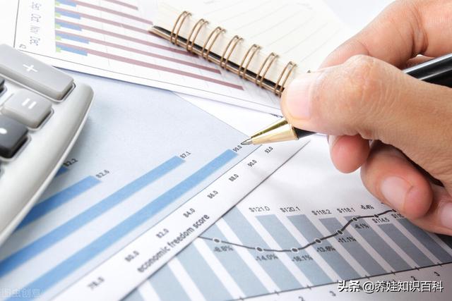 正确的写字坐姿，正确写字姿势包括哪些要素（四方面都标准才正确）