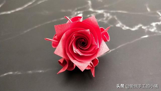 儿童最容易折的玫瑰花，儿童最容易折的玫瑰花带根（折纸教程：唯美玫瑰花图解）
