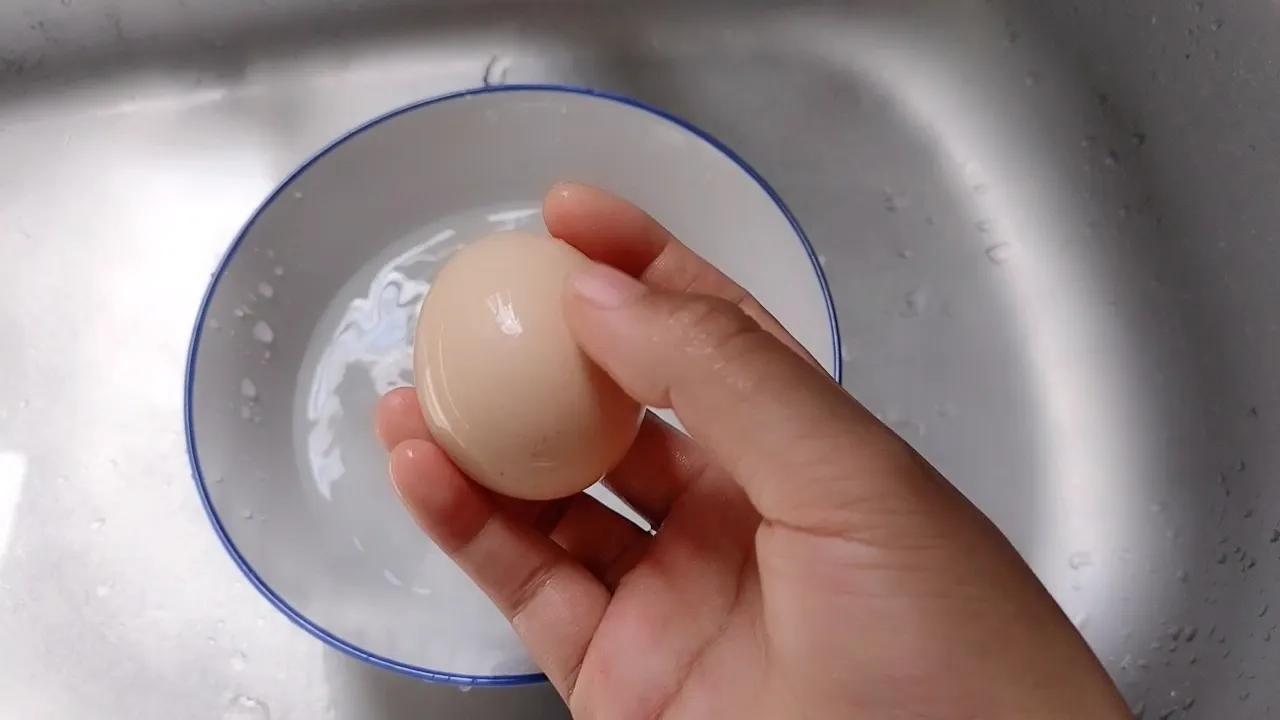 鸡蛋放冰箱好还是常温好，鸡蛋放冰箱保质期是多长时间（这三点要注意）