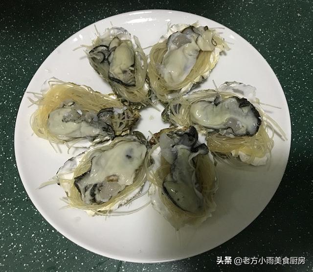女生吃生蚝的功效和作用，女人吃生蚝有什么好处（“天然营养品”一斤才十块钱）