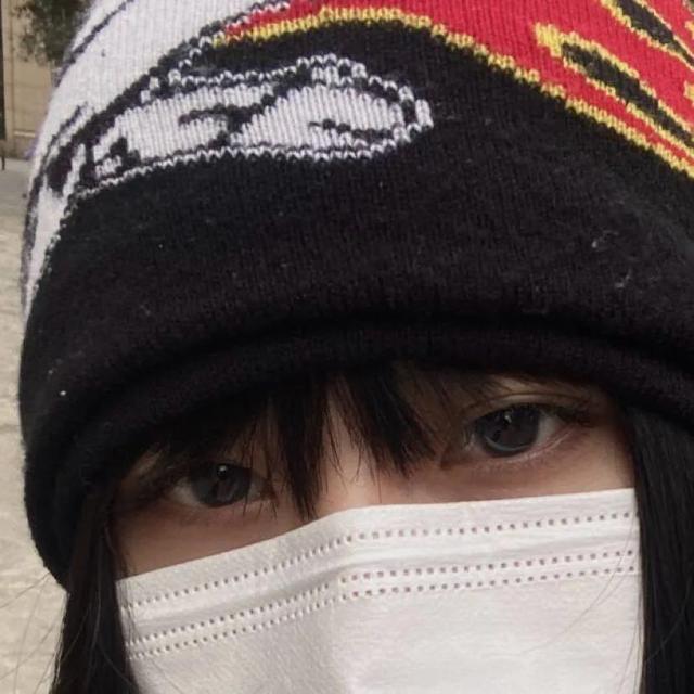 女生霸气抽烟，微信头像，女生霸气抽烟（酷女孩头像）