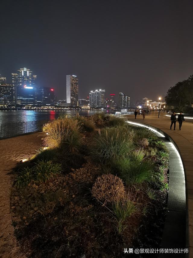 上海外滩夜景图片，外滩夜景美丽迷人让人流连忘返（上海市外滩夜景）