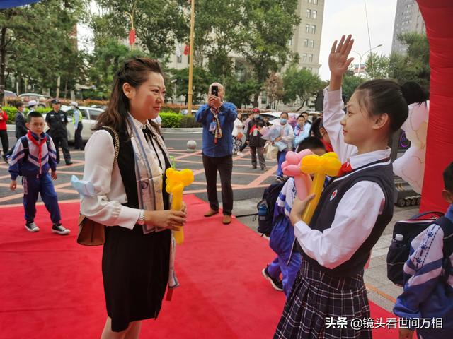 气球花朵造型简单做法，气球花的做法（长春小学生用气球自制“鲜花”表达爱师之情）