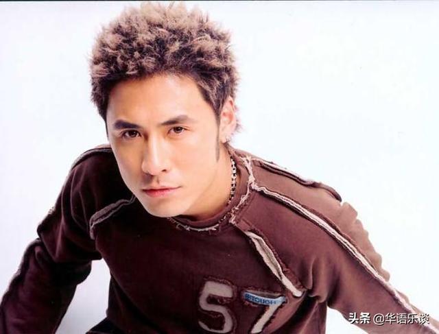 羽泉奔跑完整歌词，歌曲羽泉的奔跑（黄征与羽泉十年后同台）