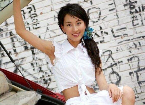 21岁出道曾2夺视后，因神助攻李小璐，39岁马苏成圈中“绝缘体”