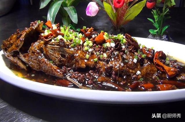 家常焖鱼最简单做法，鹏厨教你做酱焖鱼