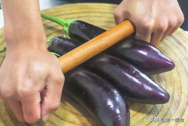 蒜蓉家常茄子做法教程，蒜蓉茄子的家常做法步骤（饭店的蒜蓉茄子为啥好吃）