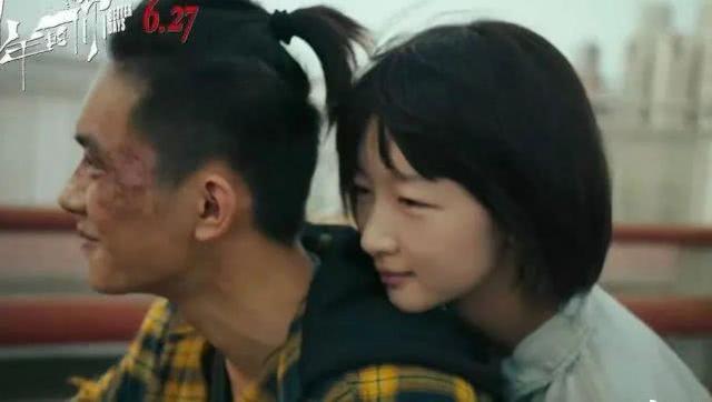 周冬雨是影后吗，周冬雨是影后吗知乎（周冬雨捧回金马金像双科影后）