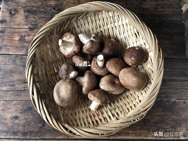 菌菇汤之鲜香菇肉片汤，肉片菌菇汤的做法大全（冬天进补多吃山珍之王）