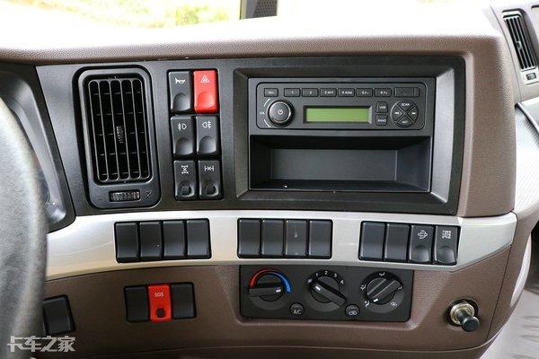 内饰以实用为主 储物空间超丰富