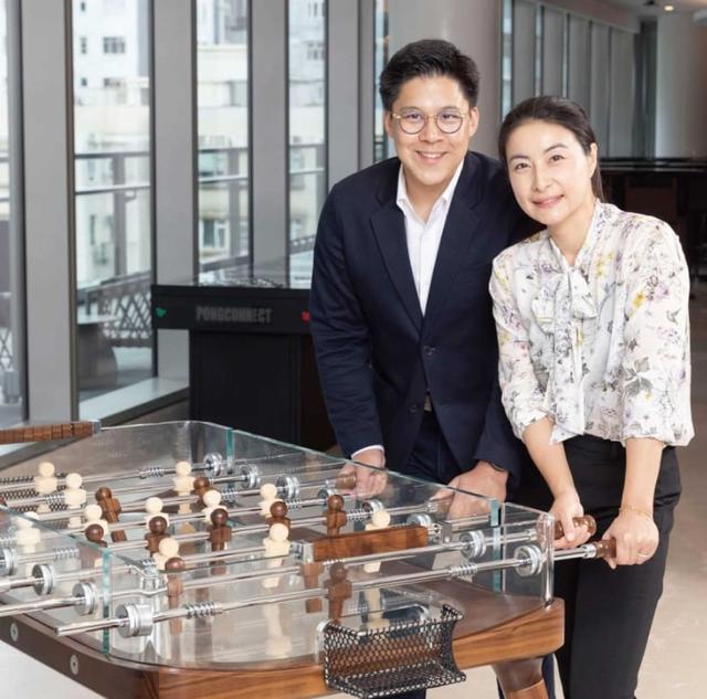 郭晶晶面相图解，郭晶晶面相百年难遇（郭晶晶粘着老公小鸟依人）