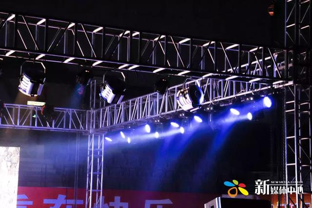 外婆的澎湖湾串词，外婆的澎湖湾串词主持人（2019元旦晚会）