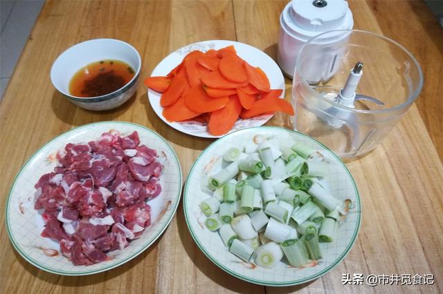 羊肉胡萝卜饺子，羊肉胡萝卜水饺的做法（羊肉和它做饺子馅是绝配）