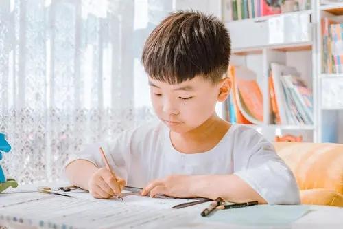 毓的拼音，毓的拼音（毓的读音（有文艺气息的男孩名字）