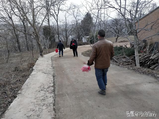 元宵节上坟送灯，元宵节为什么要送坟灯（给先人去坟里“送灯”）