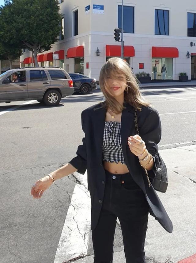 Lisa图片，lisa图片稀有（“富婆”Lisa也有小女人一面）