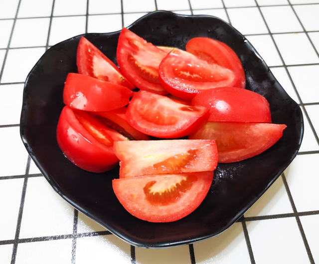 土豆炖多久会烂，土豆轻松炖烂的技巧（热乎的西红柿土豆炖牛肉半小时就可以出锅）