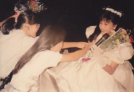 关于爱情的伤感歌曲，听的伤感情歌大全你们都听过了吗（方季惟《爱情的故事》）